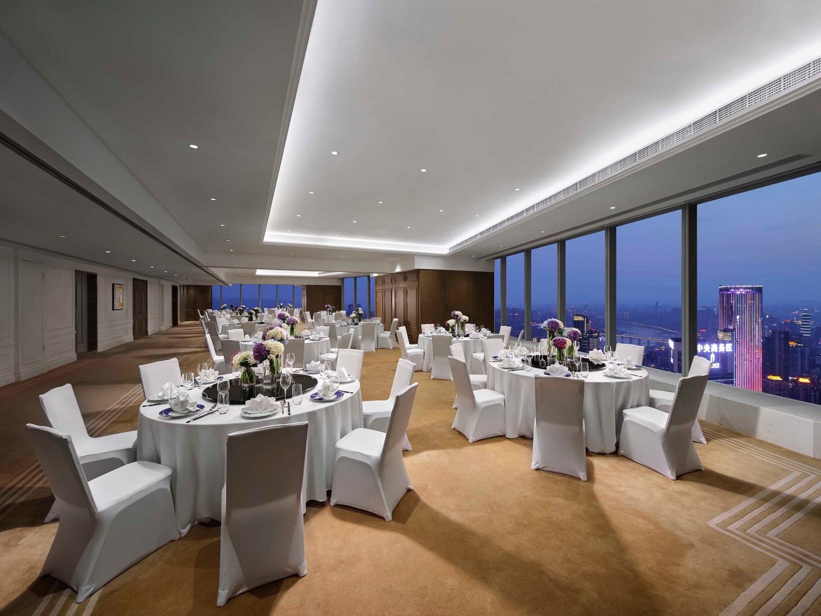 宴會(huì)廳_圓桌.jpg